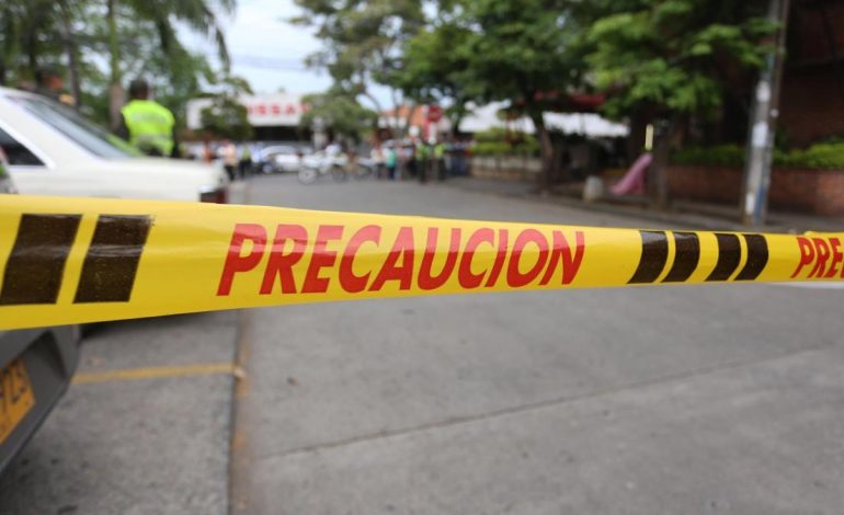 Macabre encuentra el cuerpo de una mujer enterrada en el patio