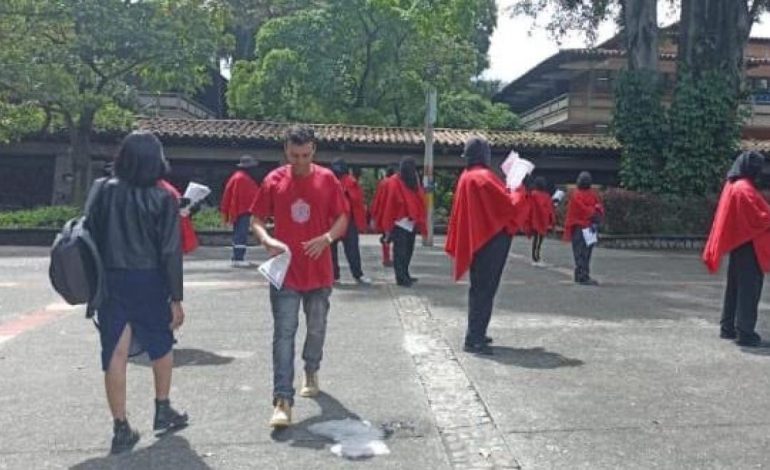 Conmoción entre la policía y el capó de la Universidad de Antioquia