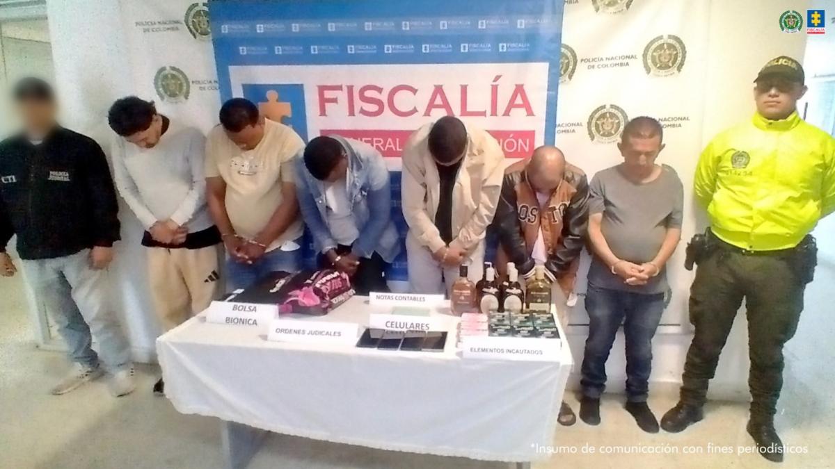 Cinco miembros del equipo que se comprometerían más de 20 pies a supermercados en Medellín