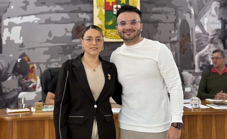 El Consejo de El Carmen tiene una nueva secretaria, ¿eso es todo?