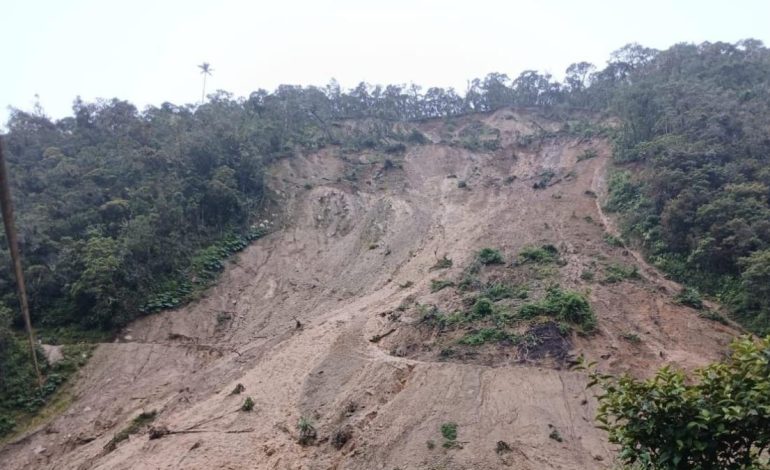 El deslizamiento de tierra conectó el camino a Toribío