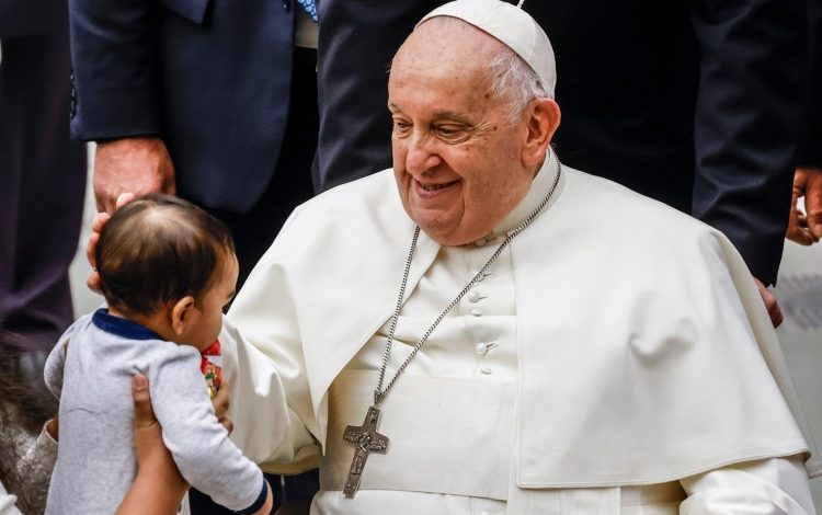 El desarrollo del pavimento en la Iglesia Católica es un pilar en la unidad y renovación