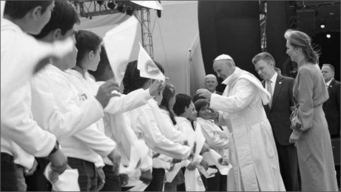 Petro, Santos y Uribe reaccionaron al Papa Francisco Death