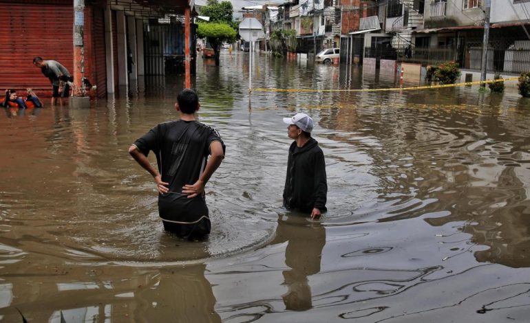La lluvia afecta el suministro de agua en VillaviceCinco, cuatro carreteras objetivo y genera inundaciones en once municipios