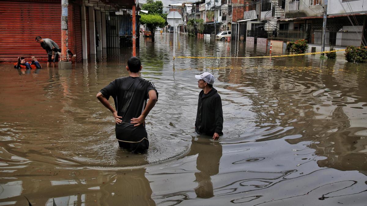 La lluvia afecta el suministro de agua en VillaviceCinco, cuatro carreteras objetivo y genera inundaciones en once municipios