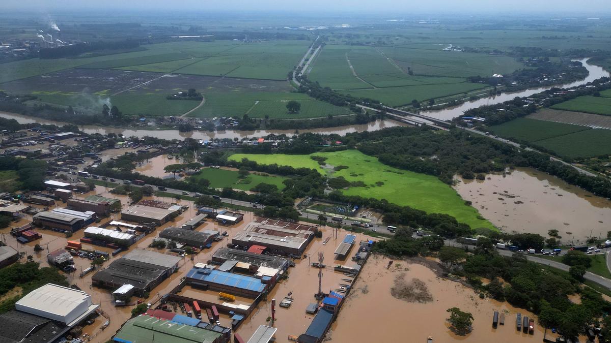 Otorgan actividades populares que están destinadas a realizar trabajos para evitar inundaciones y caos de vehículos cada vez que llueve