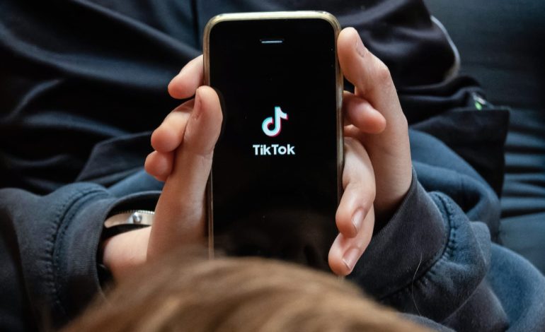 Unión Europea: Tiktok enfrenta multas millonarias para enviar datos a China