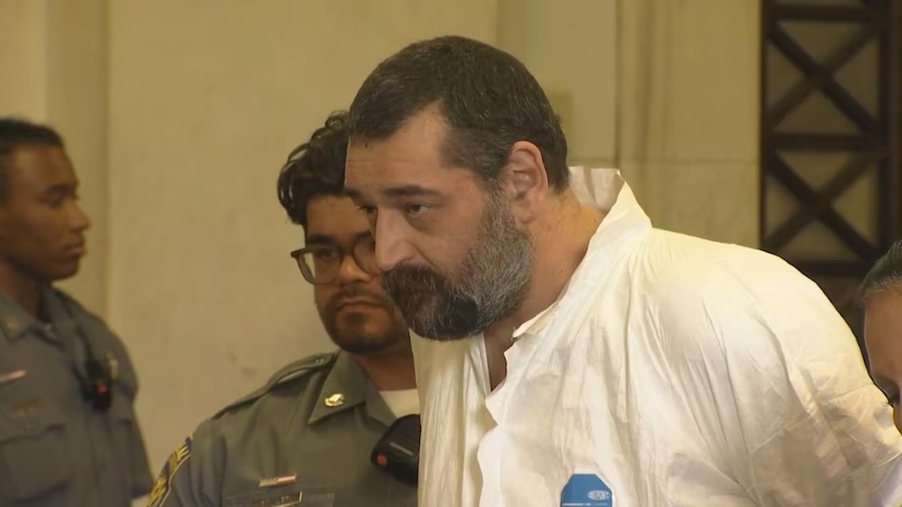 El padre mata a su hijo de 12 años: admitió que escucha las voces antes del crimen