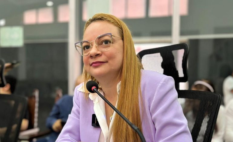 El diputado Alejander Moreno condena la persecución política y sexual después del concepto desfavorable de la oficina del fiscal general

 – Primer plano