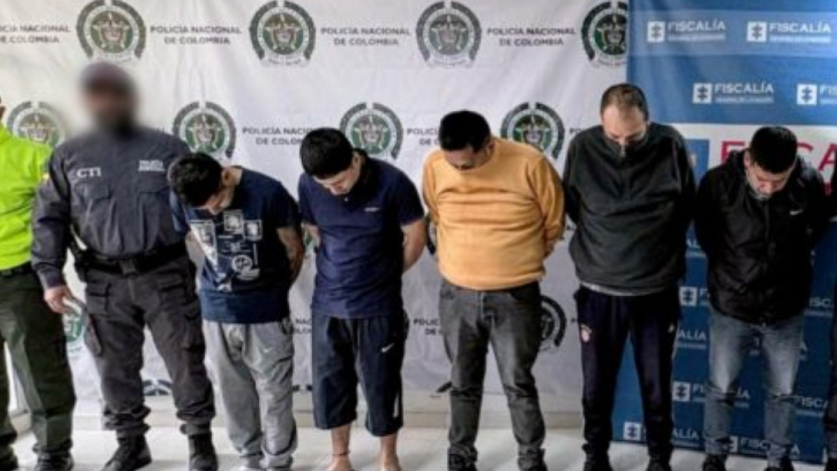 Usados ​​uniformes de la policía