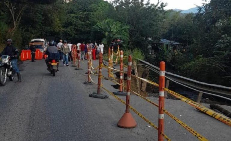 Las autoridades verifican los cilindros abandonados en el área

 – Primer plano