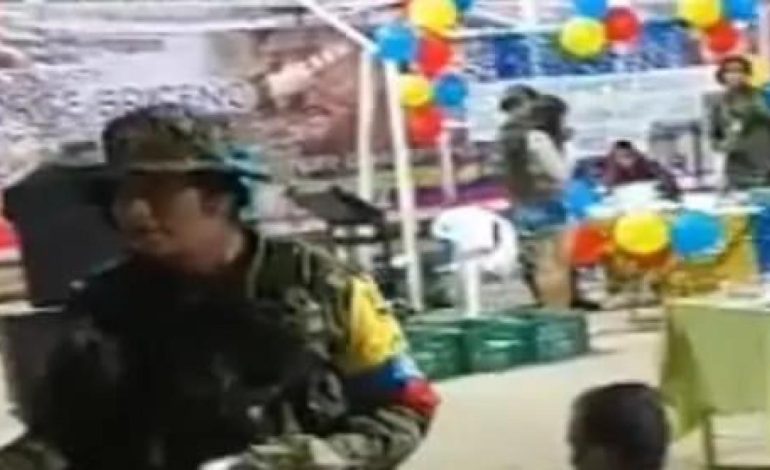 Gobernador de reclutamiento del valle y el ejército
– Primer plano