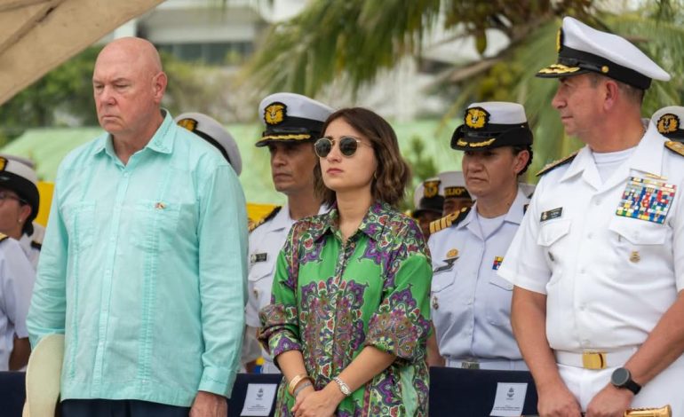 Estados Unidos le dio a Colombia tres barcos para fortalecer la lucha contra el tráfico de drogas en las aguas del Caribe.

 – Primer plano