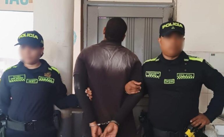 En la policía en Cartaagen capturó al ladrón de que tomó una cadena de oro unos minutos antes de $ 5 millones
 – Primer plano