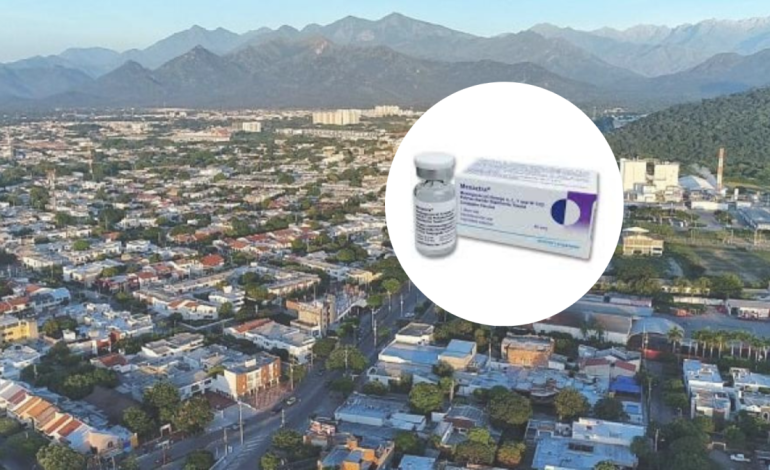 Aplicación del Ministerio de Investigación de Salud de Cesar de la vacuna derrotada contra la meningitis en un niño en Valledupar