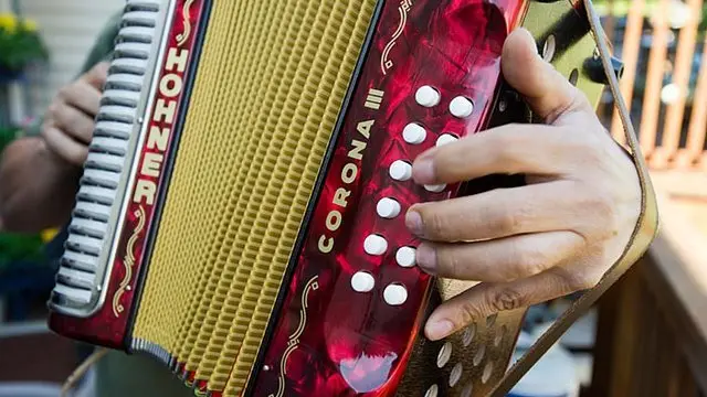 “Celebrando el Día del Accsion del Mundo: historia, curiosidades y legado musical
