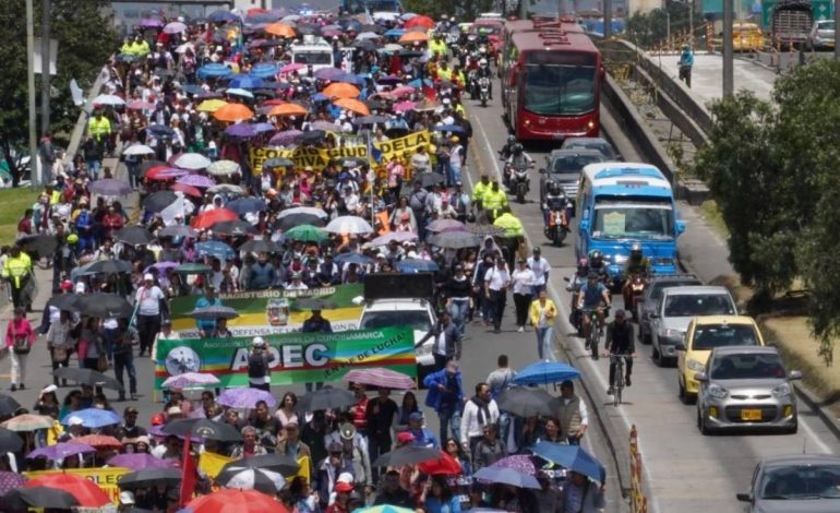 Condenar amenazas a 127 maestros en la sección

 – Primer plano