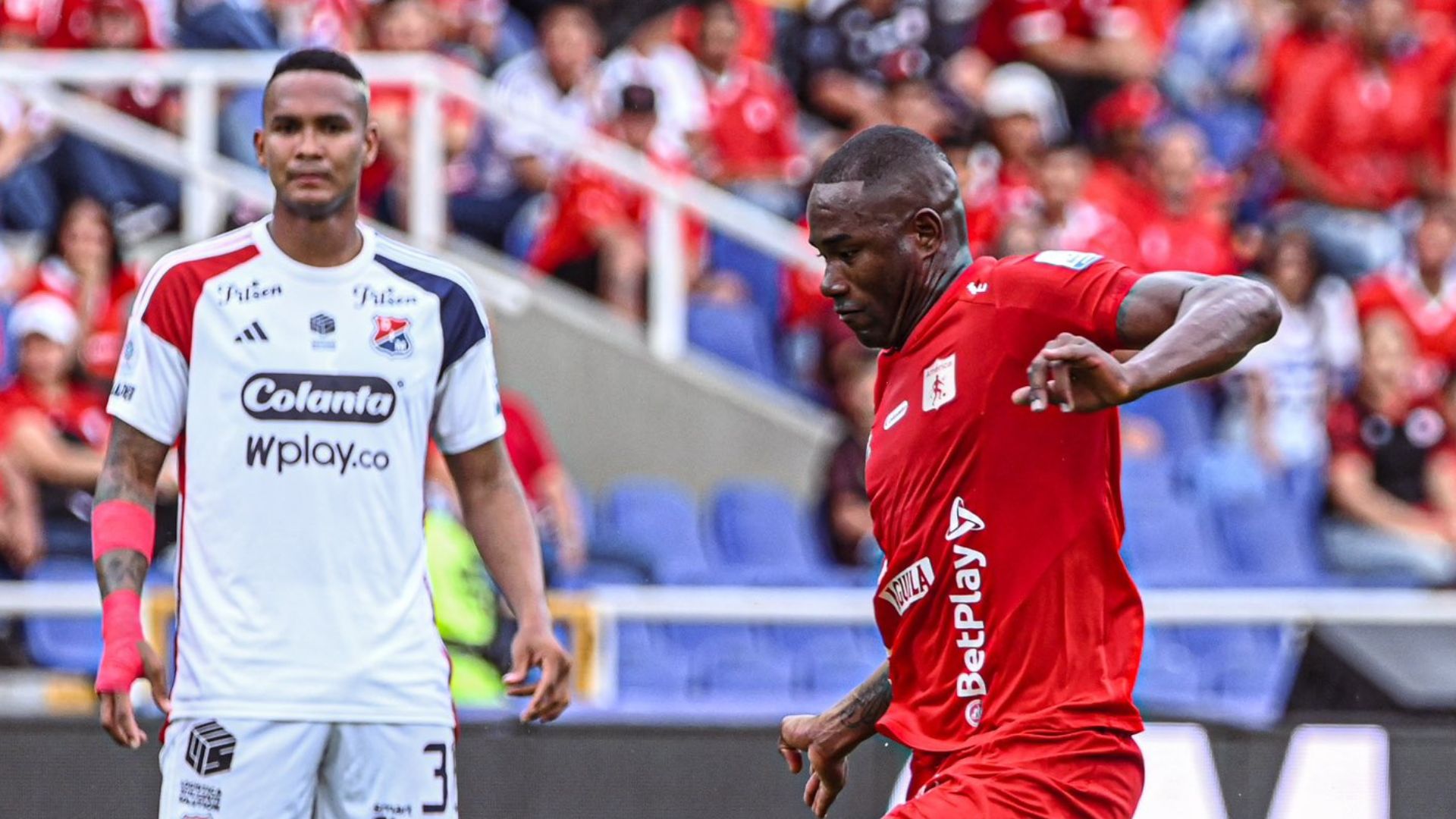 América de Cali derrota al DIM y sigue siendo firme en la cima del campeonato

 – Primer plano