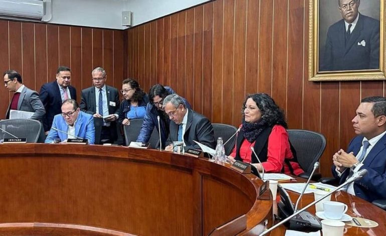 Razones del Partido Liberal, el Centro Democrático y el Pacto Histórico de no apoyar la presentación de la Reforma del Documento
 – Primer plano