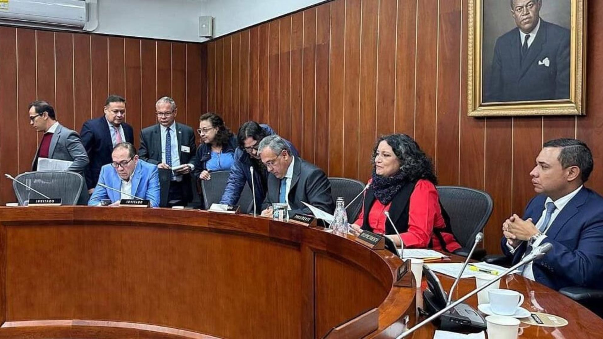 Razones del Partido Liberal, el Centro Democrático y el Pacto Histórico de no apoyar la presentación de la Reforma del Documento

 – Primer plano