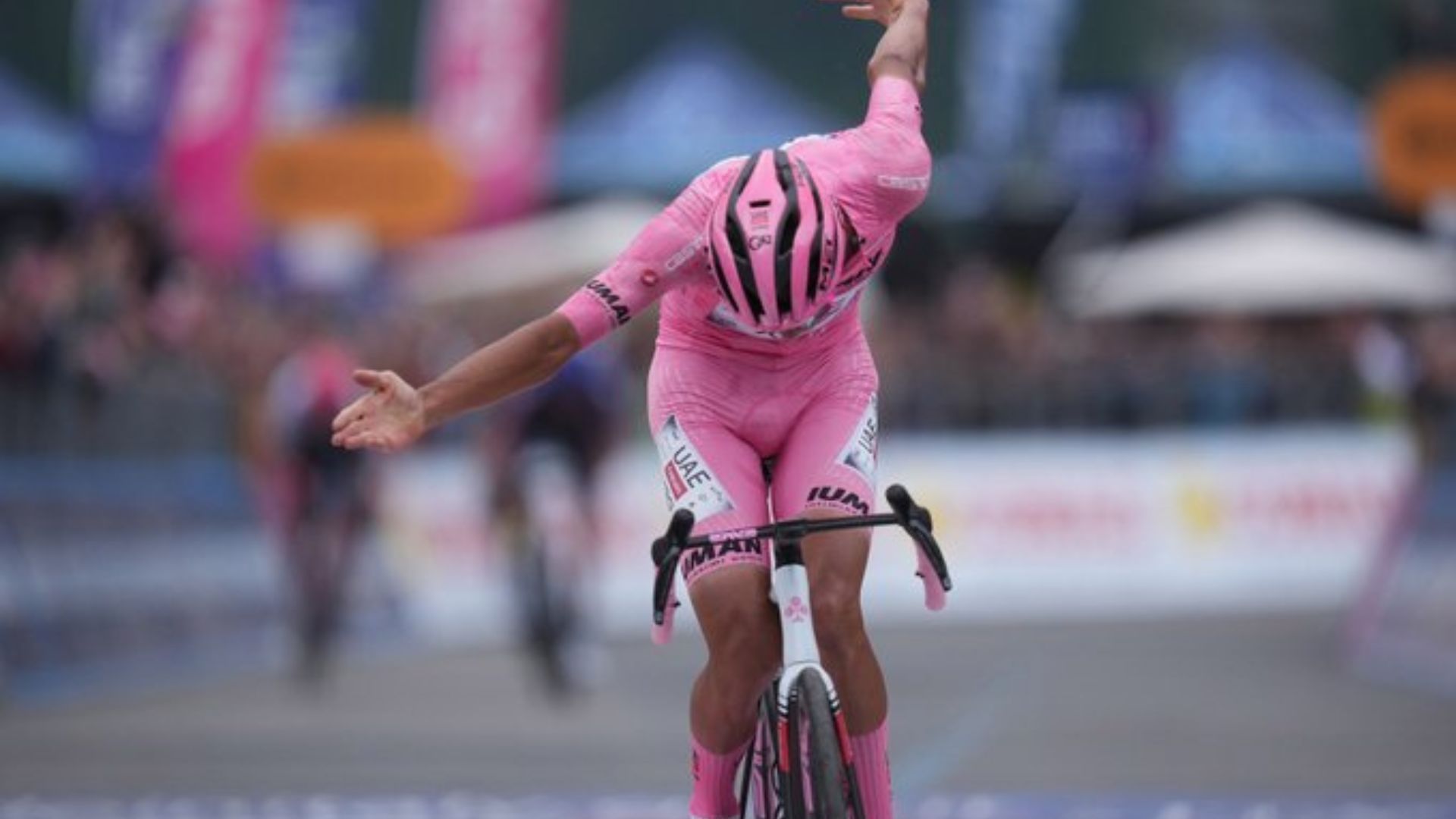 El brillo de Isaac del toro en el turno italiano

 – Primer plano