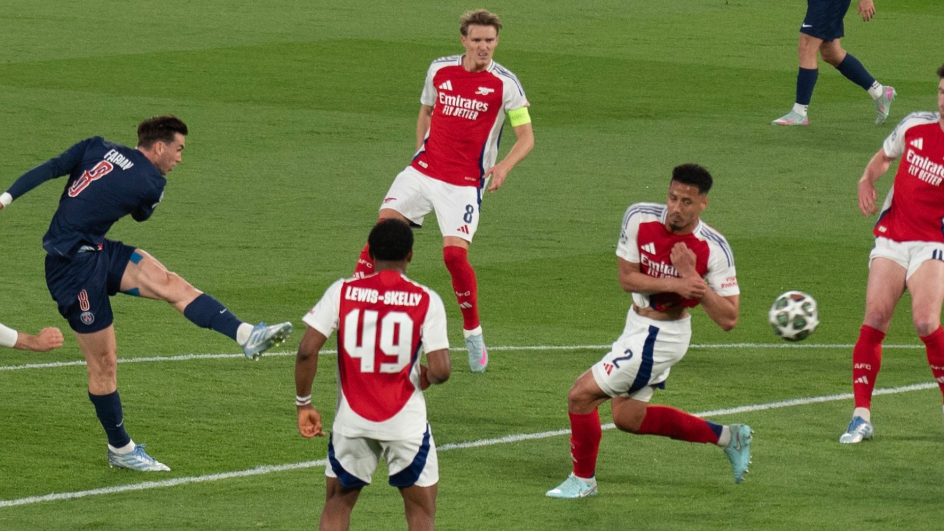 Paris Saint-Germain-Arsenal: 2-1