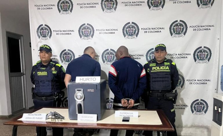 De esta manera, la policía capturó a dos ladrones de la caja fuerte, entre las flechas

 – Primer plano
