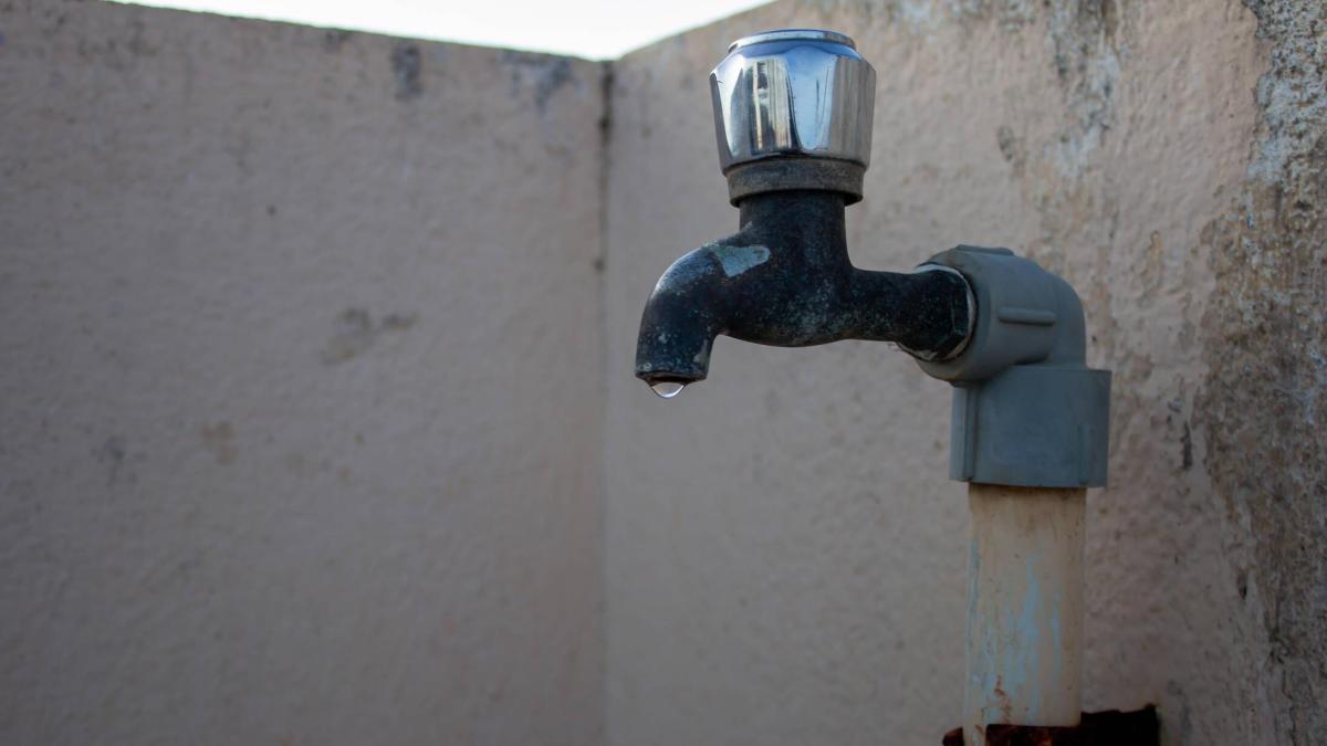 El Secretario de Educación de Educación explicó que el agua de las instituciones educativas oficiales no está contaminada y tiene estándares de calidad.

 – Primer plano