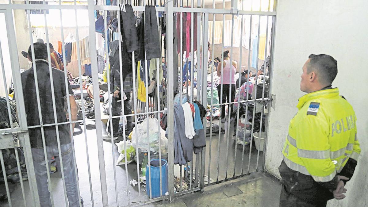 El gobernador Bolívar advierte la crisis fiscal por alimentar a los detenidos en las estaciones de URI y la policía