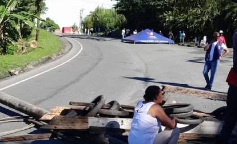 Esta es la razón por la cual la comunidad obstruyó el pasaje del vehículo
– Primer plano
