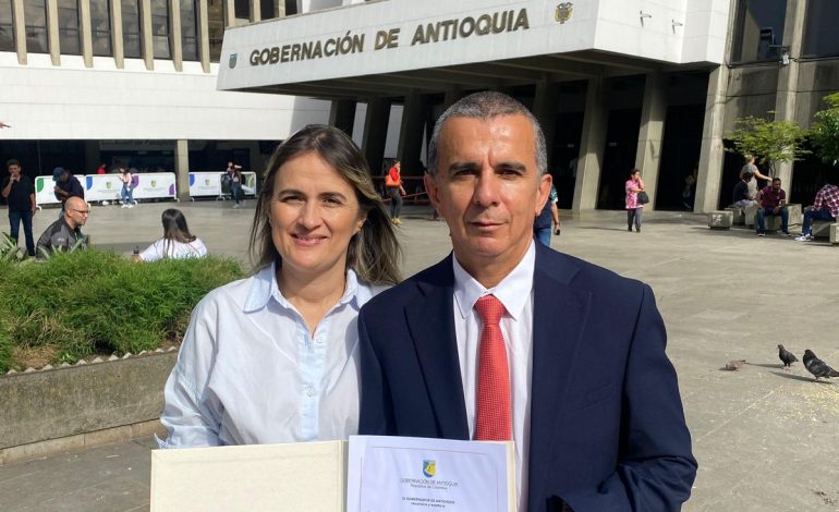 El gobernador de Antioquia le dio a Ramón Cendoya como un destacado ministro de Rionegro
– Primer plano