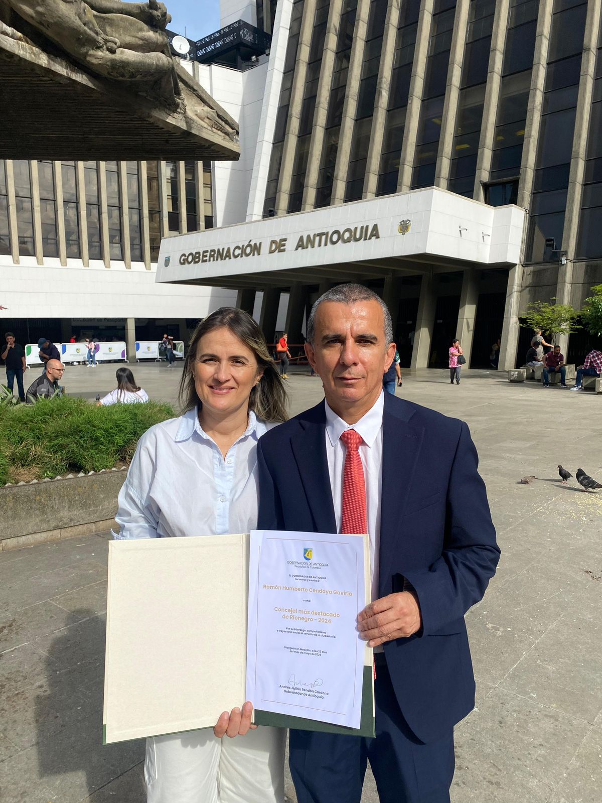 El gobernador de Antioquia le dio a Ramón Cendoya como un destacado ministro de Rionegro

 – Primer plano