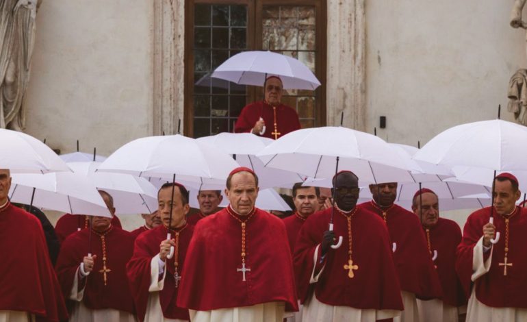 Hoy comienza el Konklaven: la película que revela el proceso electoral del Papa