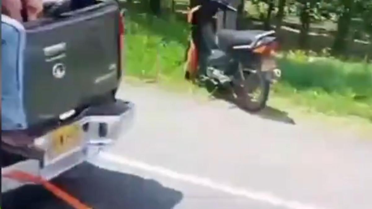 Las autoridades están investigando un vehículo que tiraría de la vaca después de un accidente en Palmir