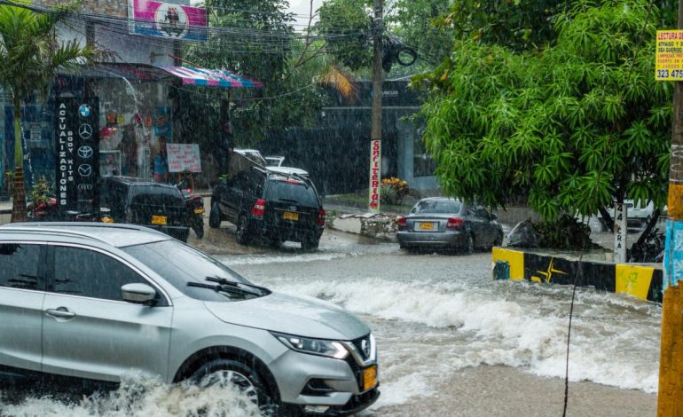 Las fuertes lluvias en Barranquilla causan situaciones de crisis debido al sobrecarga de arroyos e inundaciones