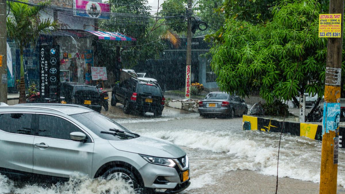 Las fuertes lluvias en Barranquilla causan situaciones de crisis debido al sobrecarga de arroyos e inundaciones