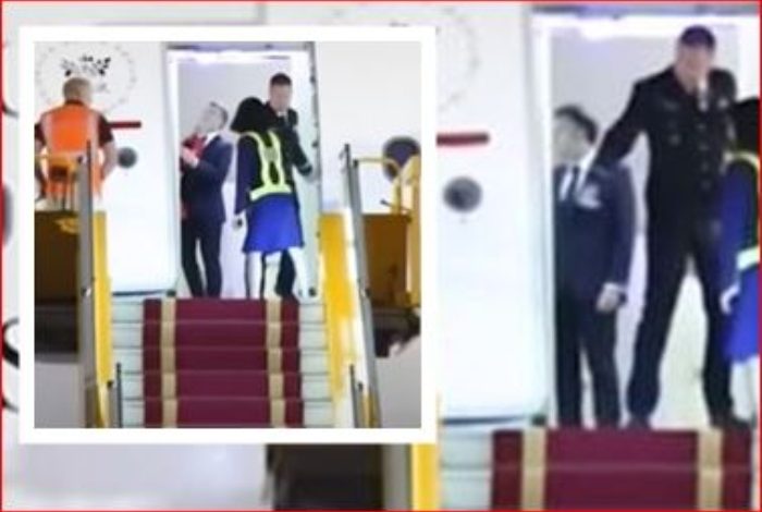 El gesto de Macron y su esposa Brigitte a su llegada a Vietnam

 – Primer plano