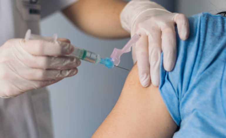 Una cadena falsa en las redes con una supuesta parte de la vacuna de fiebre amarilla que circula en absoluto

 – Primer plano