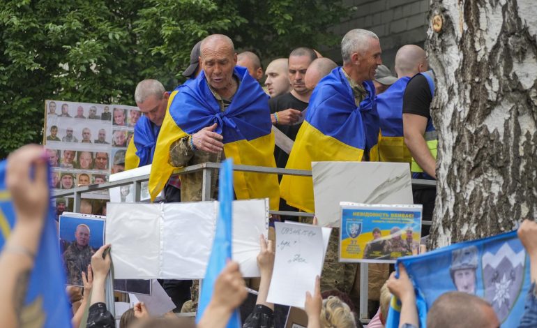 El intercambio de prisioneros entre Rusia y Ucrania termina: mil personas liberadas
– Primer plano