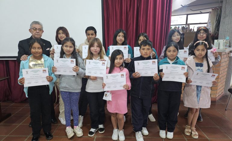 Los niños de Musurunakuna fueron reconocidos por su excelente participación en el Carnivalito