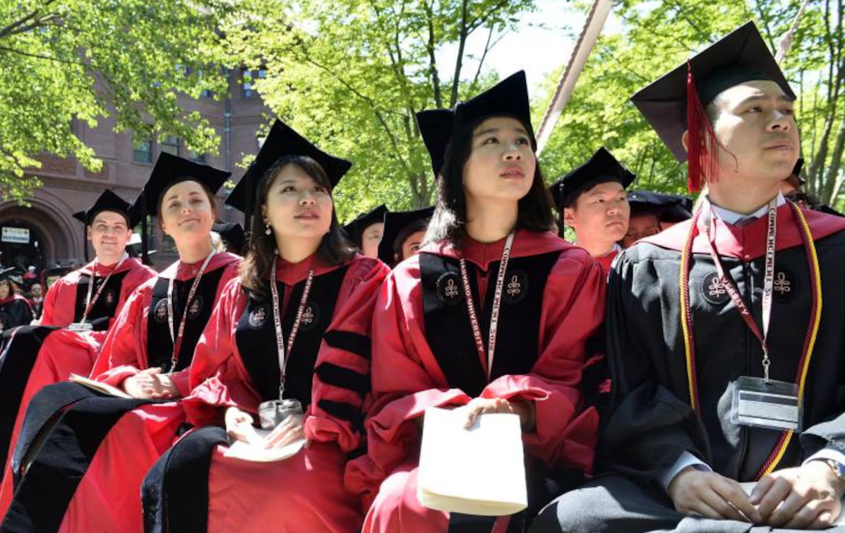 Estudiantes extranjeros en incertidumbre después de las sanciones de Trump contra Harvard

 – Primer plano