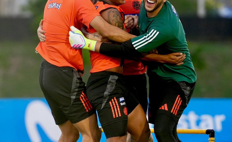 Así es como los convocados de Colombia llegan para jugar contra Perú y Argentina por clasificatorios
– Primer plano