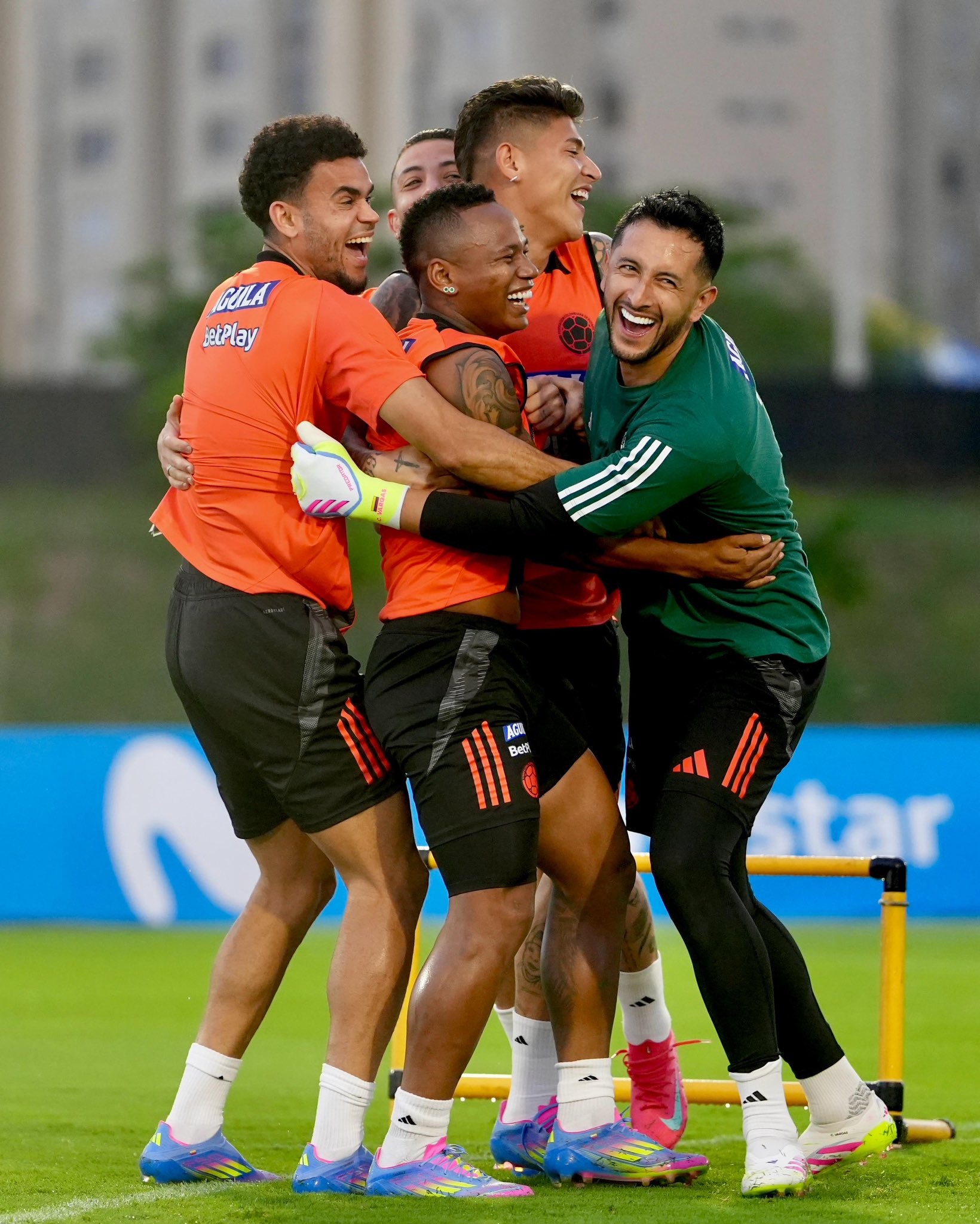 Así es como los convocados de Colombia llegan para jugar contra Perú y Argentina por clasificatorios

 – Primer plano