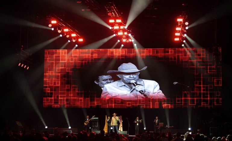 Reynaldo Armas lanza «Cardenal Needes You» después de llenar el Movistar Arena de Bogotá
– Primer plano