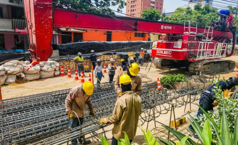 Barranquilla comienza a cerrar carreteras debido a la dirección de 85 street stream y pavimento en la carrera 50
– Primer plano