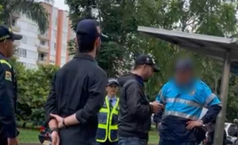 Atacó a su esposa hasta que rechazó heridas graves: capturan al agente de tránsito por violencia doméstica.
– Primer plano