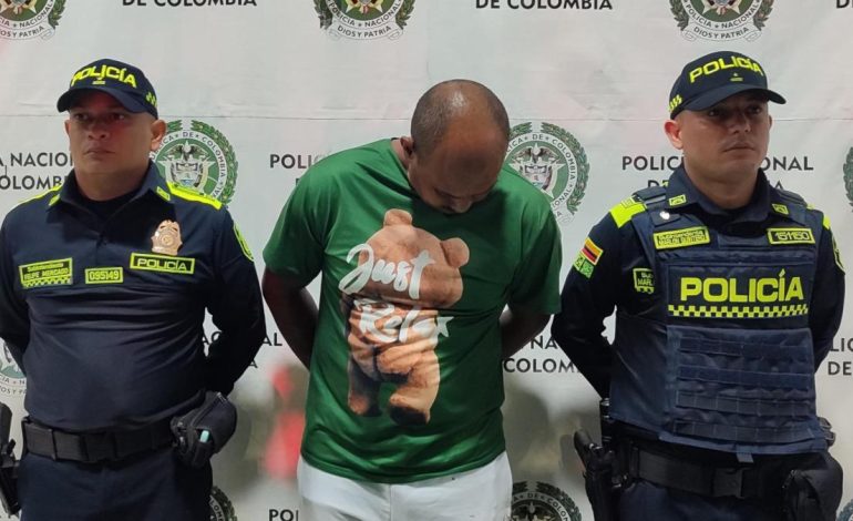 ¡Escandaloso! Capturan en Manatí, Atlantic, un hombre que trajo a sus dos hijas más pequeñas machete
– Primer plano