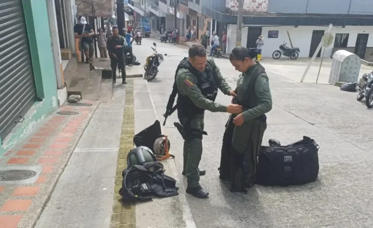 Desactivar un explosivo a 100 metros de la estación de policía de Valdivia
– Primer plano
