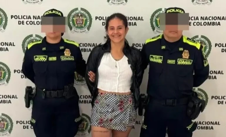 Una reacción extraordinaria de una mujer después de capturar el supuesto robo de un taxista en Floridablanka, Santander
– Primer plano