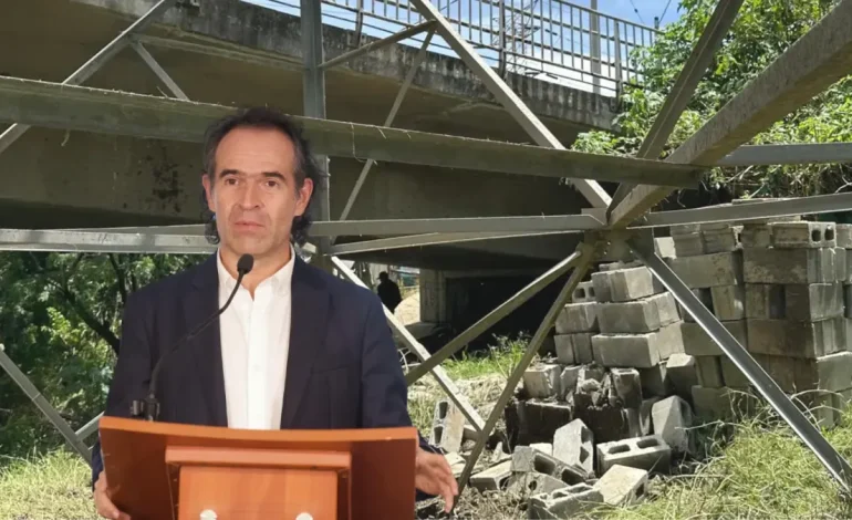 Federico Gutiérrez sobre la detonación explosiva del artefacto en Medellín
– Primer plano